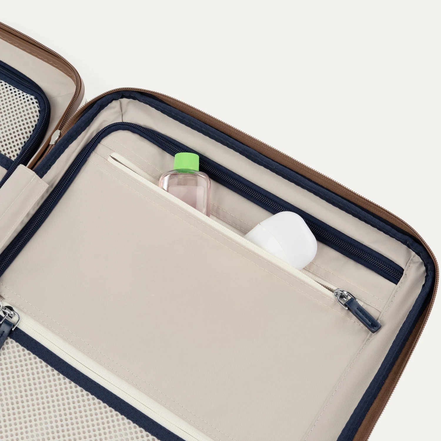 Platinum® Elite Carry-On / Medium Check-In Hardside Set - Image 4