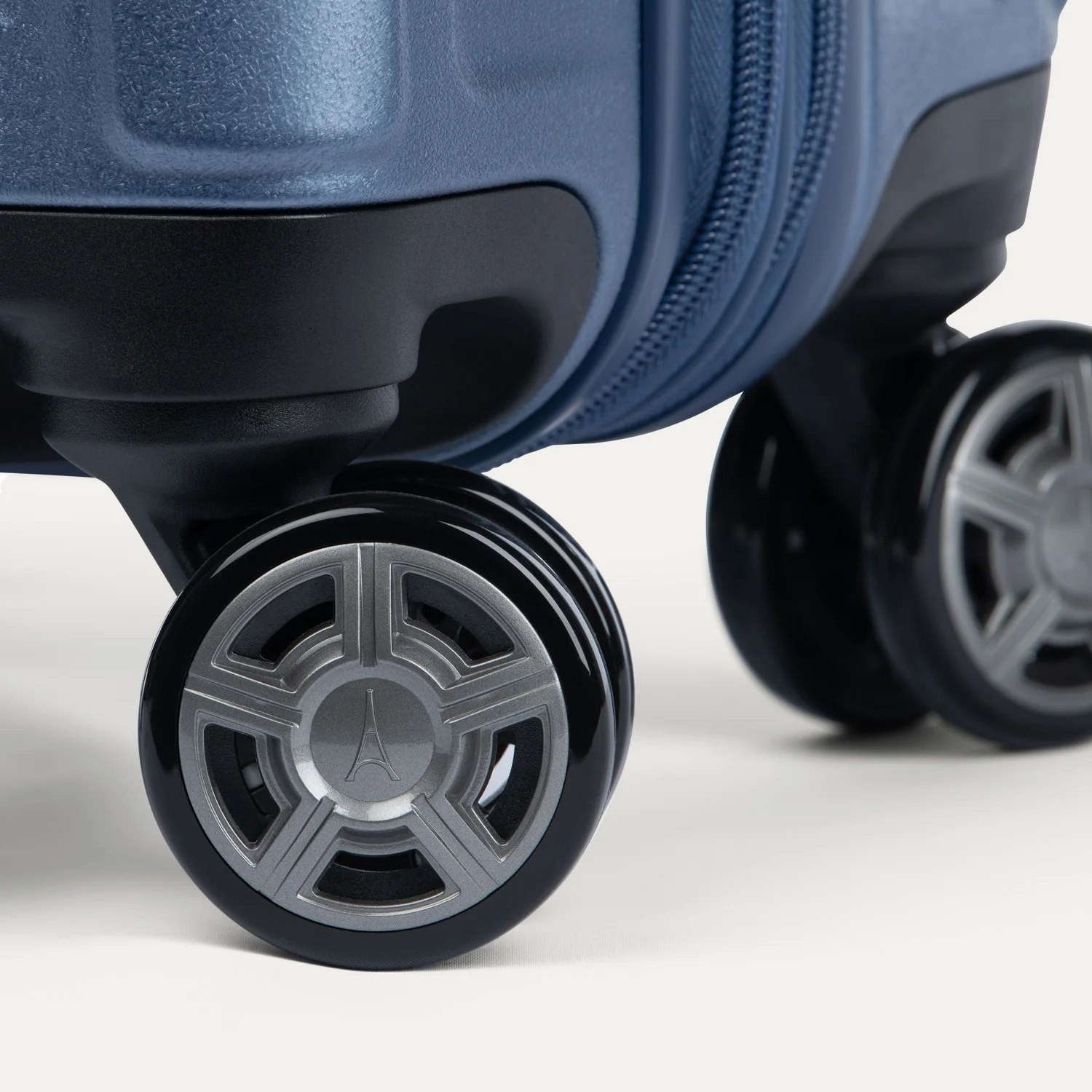 Platinum® Elite Carry-On Hardside Spinner - Image 30
