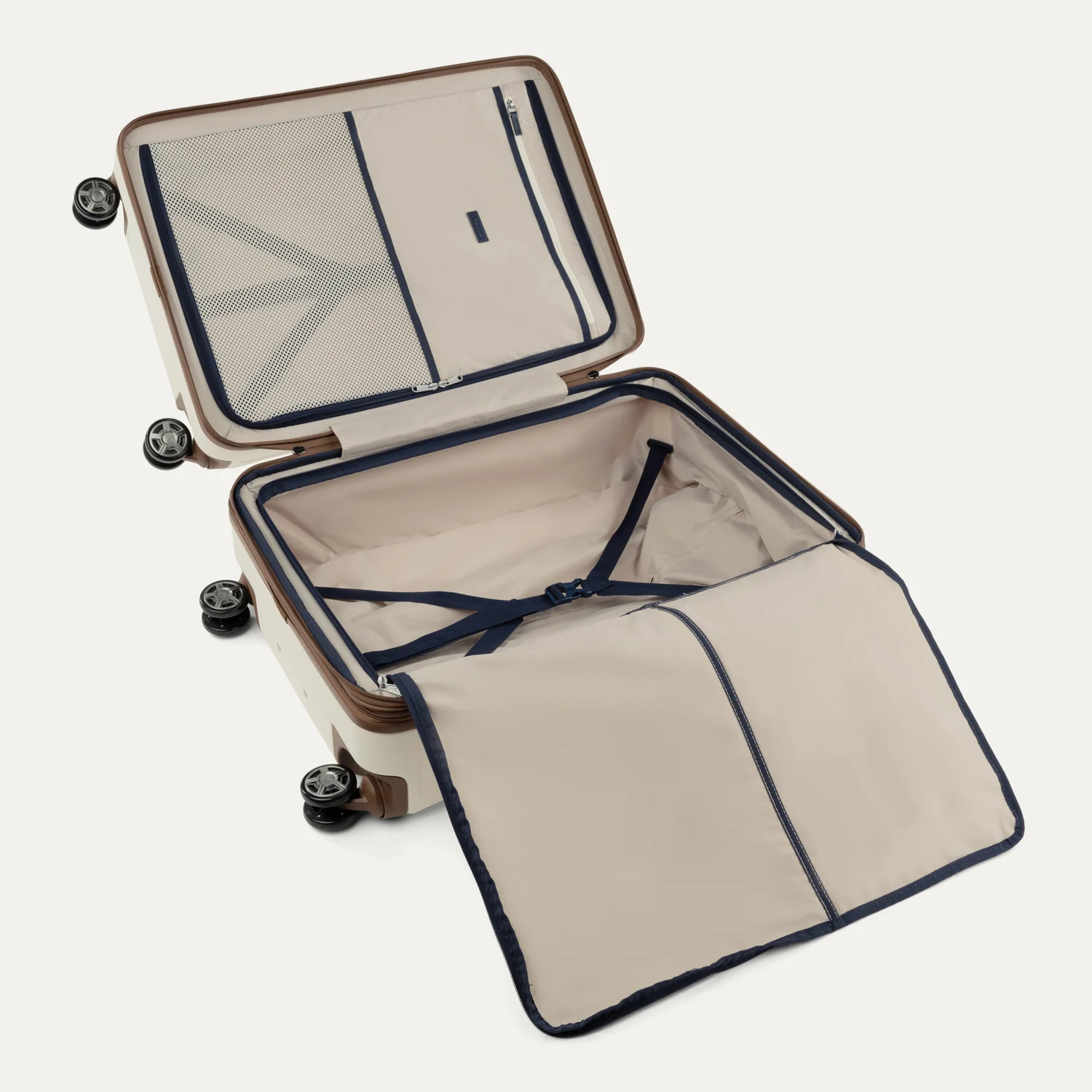 Platinum® Elite Medium Check-In Hardside Spinner - Image 4