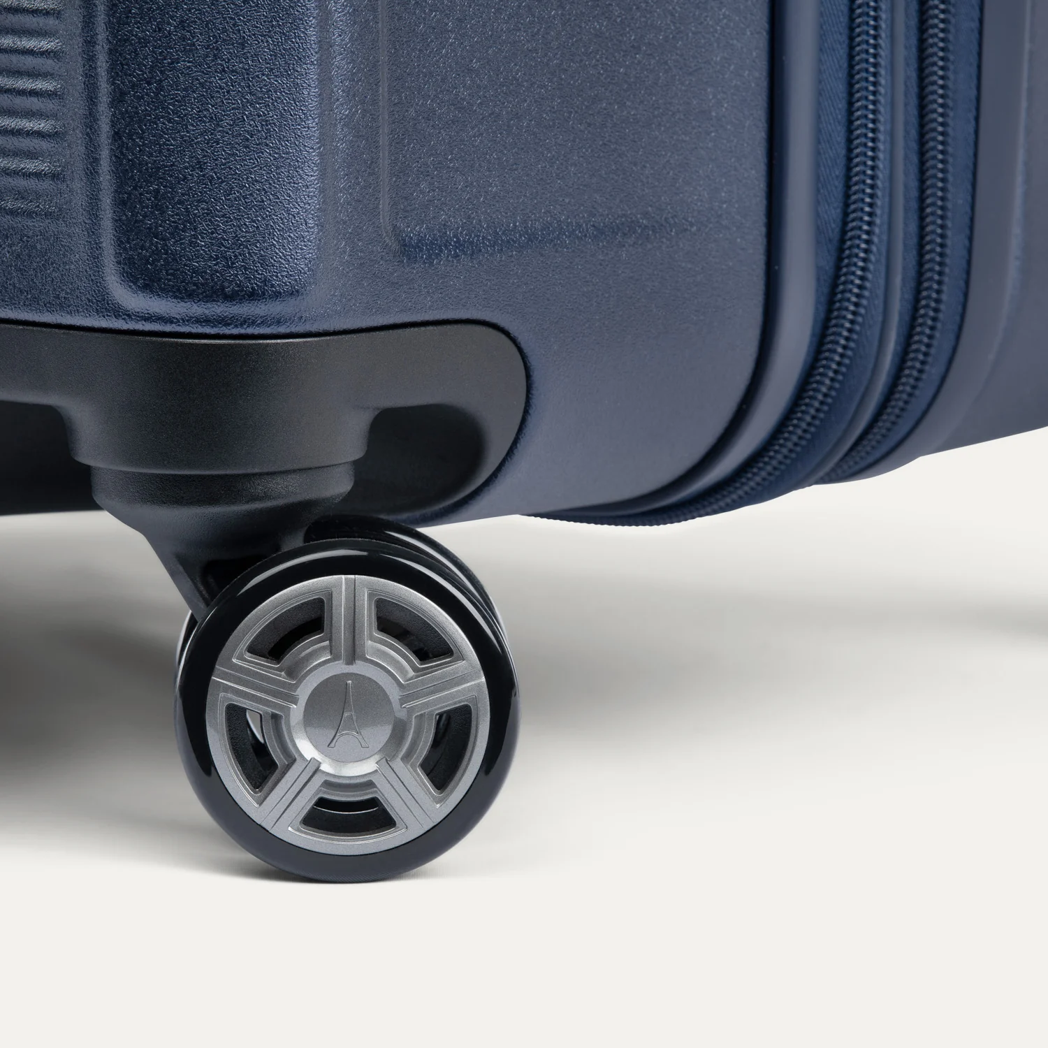Platinum® Elite Medium Check-In Hardside Spinner - Image 61