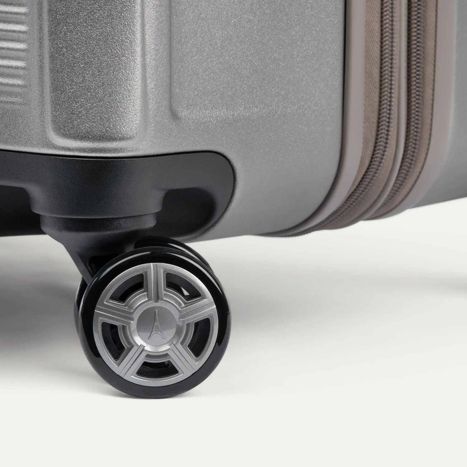 Platinum® Elite Medium Check-In Hardside Spinner - Image 71